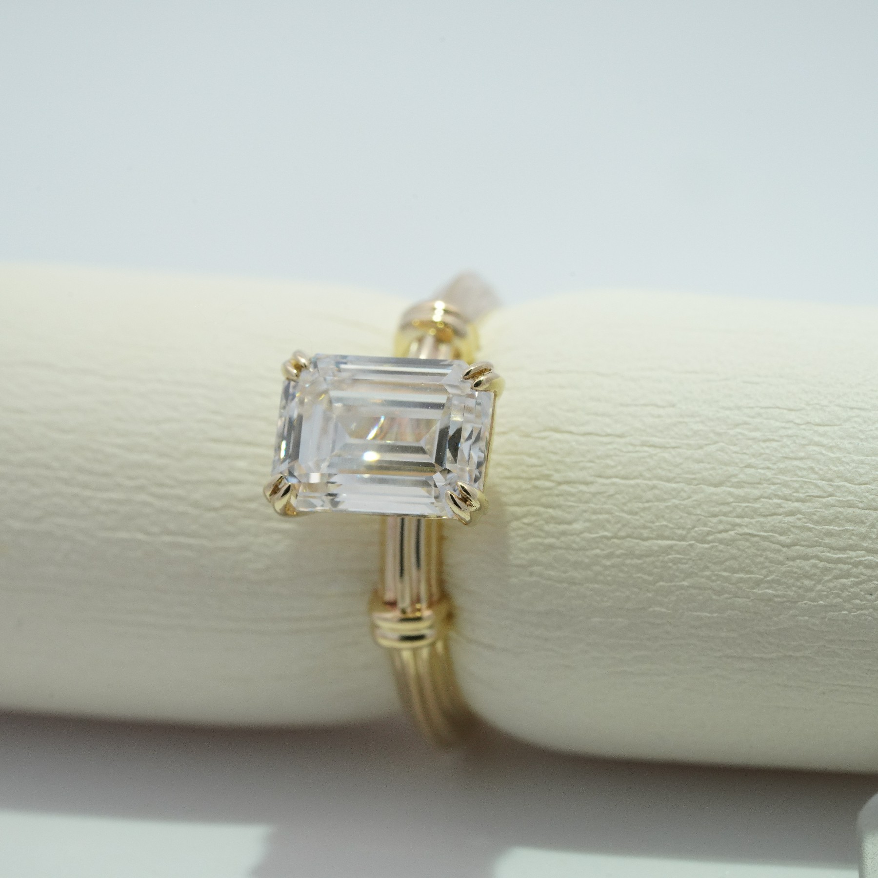 10K желтое золото выращенный бриллиант кольцо Romancolumn 2.2ct AuDR1006615-2