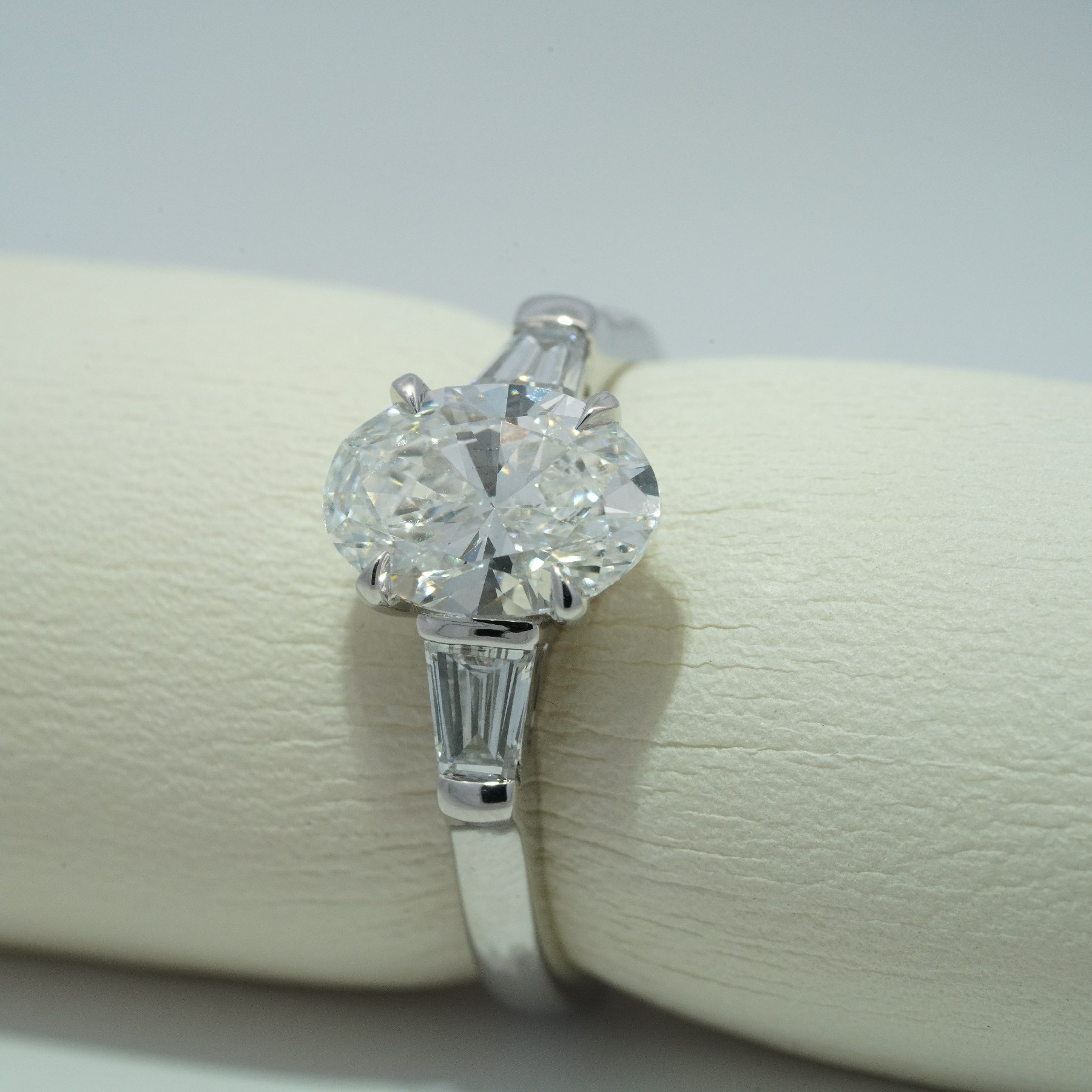10K белое золото выращенный бриллиант кольцо 1.852ct AuDR1006646-1