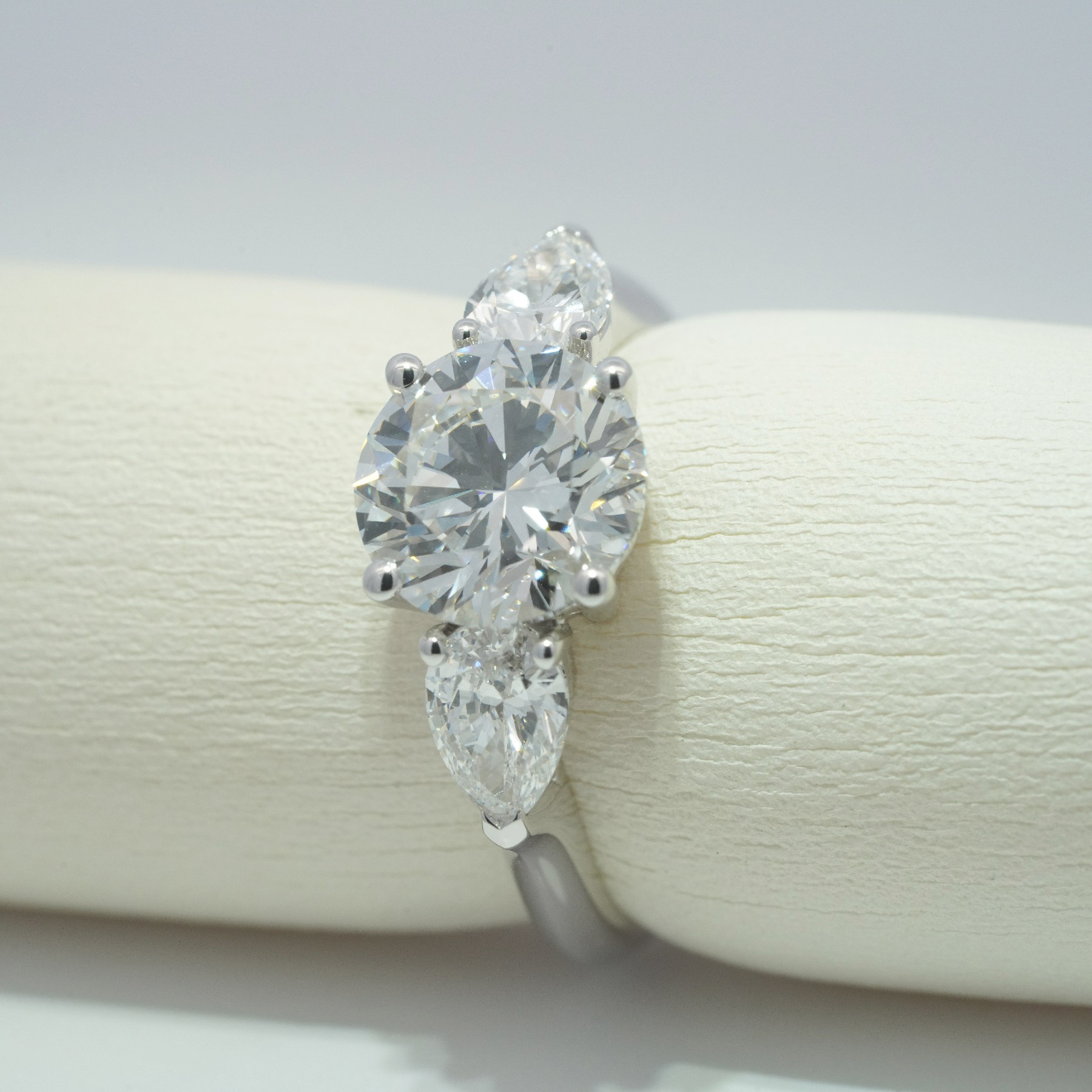 10K белое золото выращенный бриллиант кольцо 2.861ct AuDR1006647-1